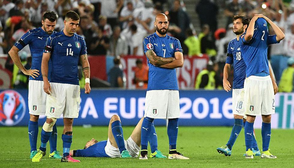 Mira en esta galería la tristeza y decepción de los jugadores e hinchas italianos tras la eliminación (Agencias).