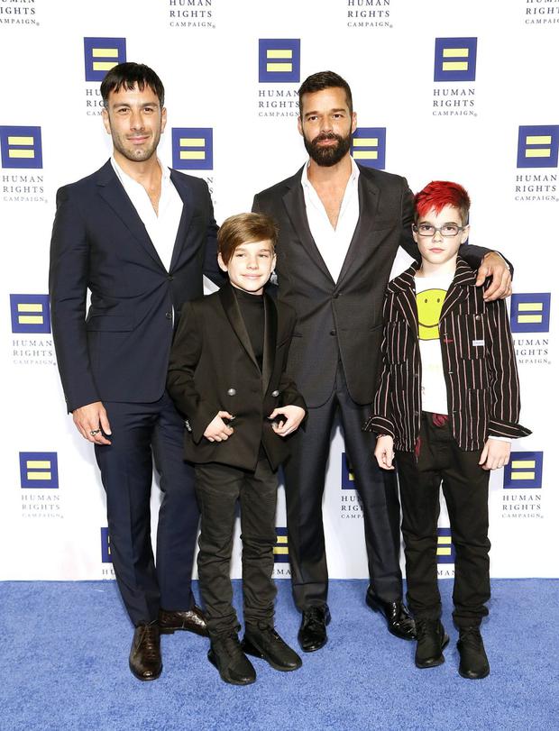 Ambos junto a los hijos de Ricky Martin (Foto: FILMMAGIC)