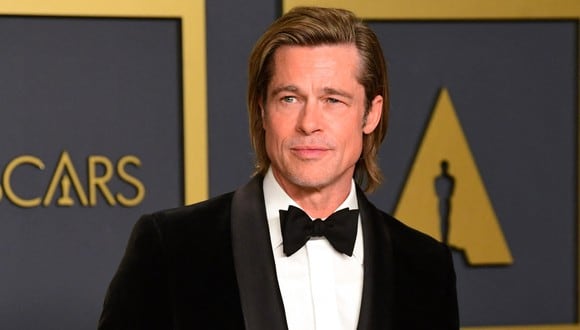 Brad Pitt robó cámara tras aparecer con falda en alfombra roja. (Foto: AFP).
