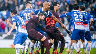 Con racismo a un crack del 'Barza': pelea de culés y jugadores del Espanyol en túnel de vestuarios