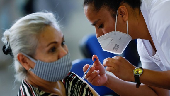 El proceso de vacunación continúa en México. (Foto: Reuters)