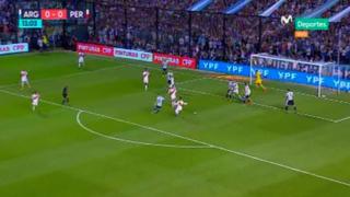 Perú contra Argentina: Edison Flores evitó gol de Lionel Messi en 'La Bombonera' (VIDEO)