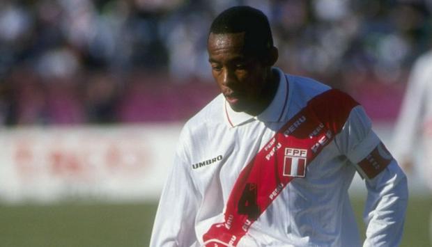 Percy Olivares jugaba como lateral izquierdo en la Selección Peruana. (Foto: GEC / Archivo / Getty Images)
