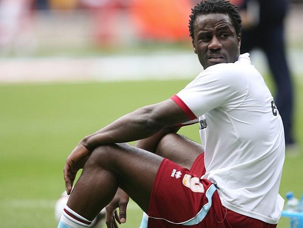 Ade Akinbiyi paseó su juego por 14 equipos.