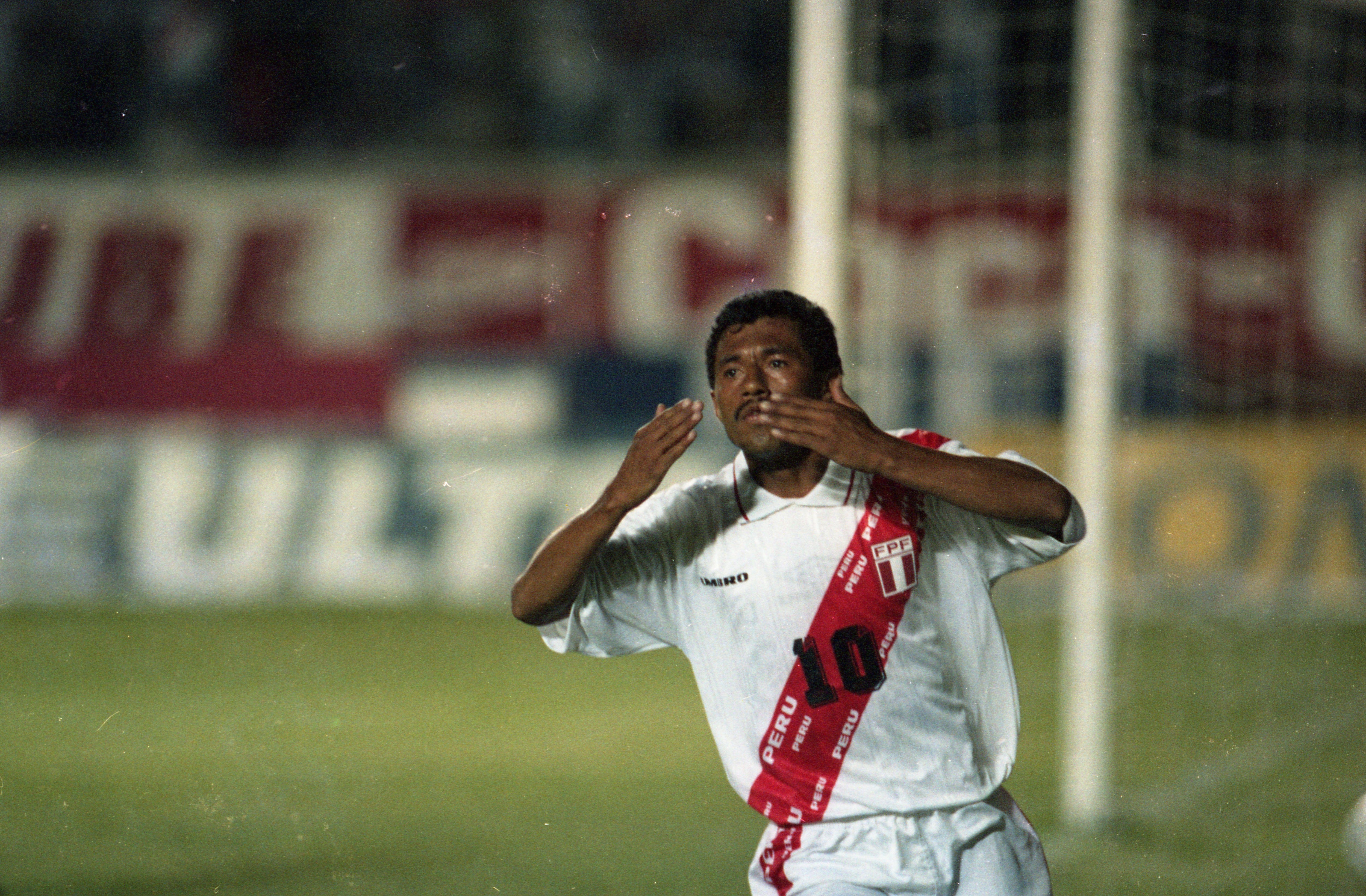 Roberto Palacios jugó en cinco Eliminatorias, cuatro con la camiseta 10. (Foto: Archivo GEC)