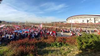 ¡Marea blanquirroja! Miles de hinchas llegaron al estadio Citivas de Madrid para el Perú vs. Marruecos [VIDEO]