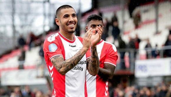 Los peruanos Sergio Peña y Miguel Araujo, en el once ideal de la Eredivisie. (Foto: AFP)