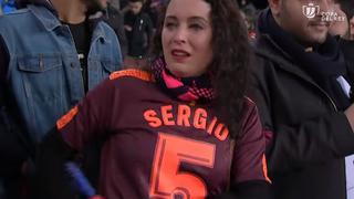 No es solo fútbol: la aficionada que rompió a llorar tras conocer aBusquets [VIDEO]