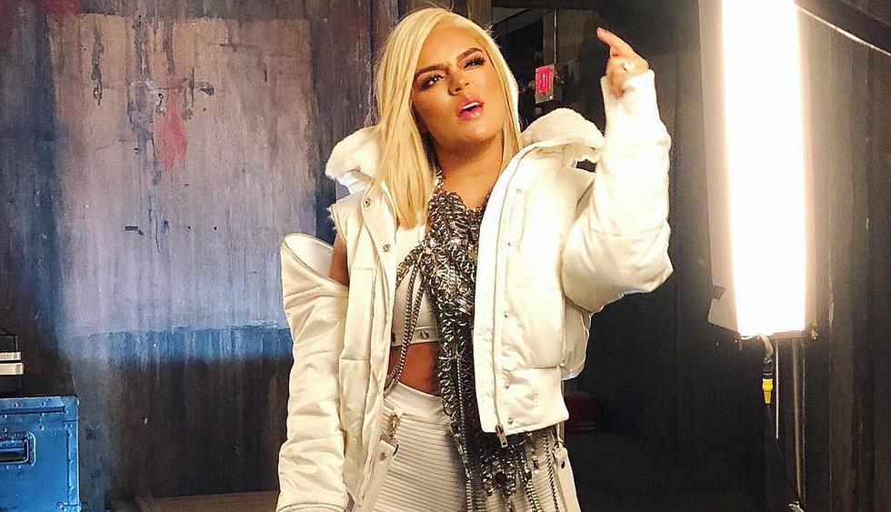 Karol G y su peculiar atuendo que usaría en los Premios MTV MIAW. (Foto: @karolg)