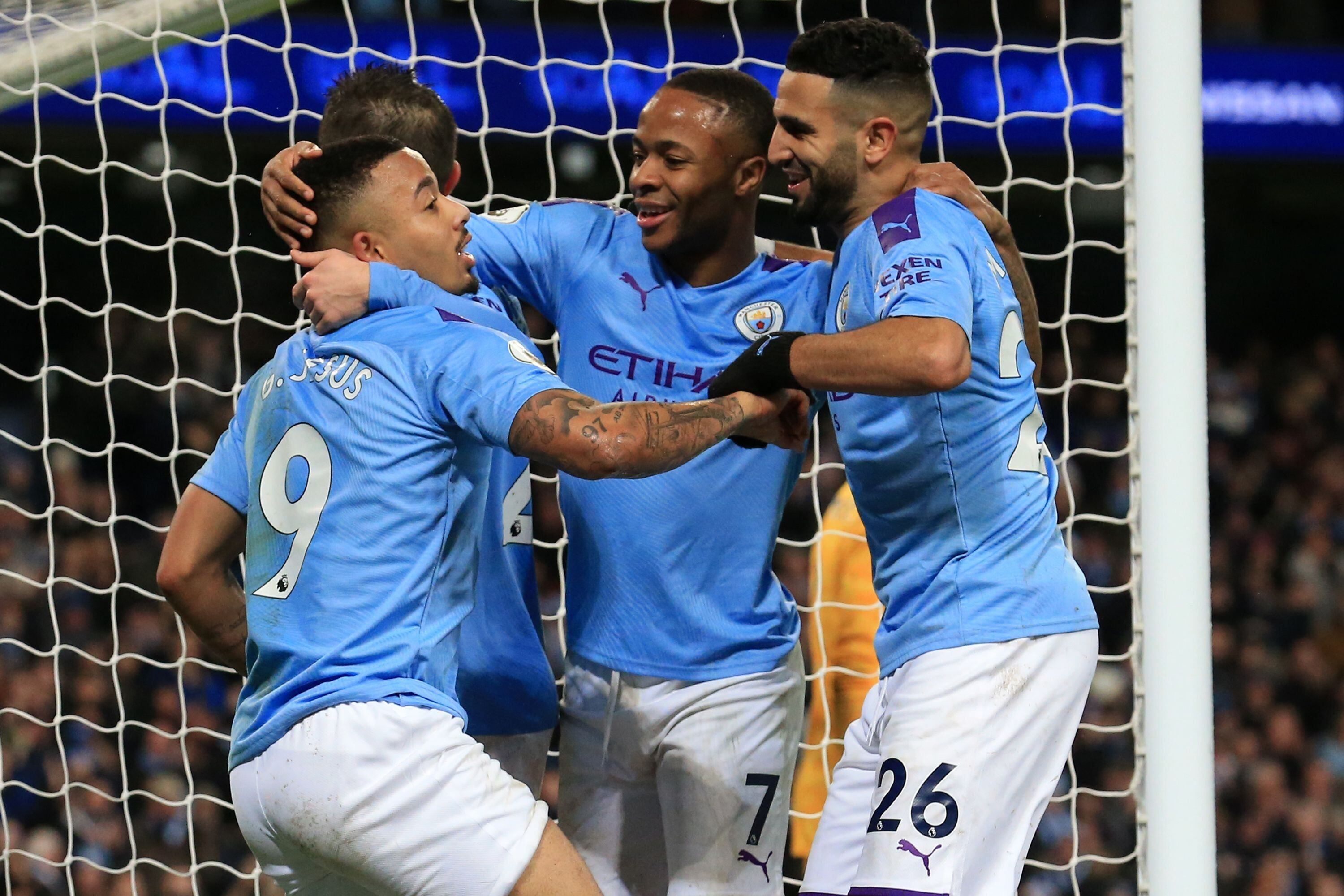 Manchester City venció 2-1 a Everton y se mantiene en la zona alta de la Premier League. (AFP)