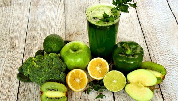 Los jugos verdes son ideales para deshacernos de todas esas toxinas y kilos de más. (Foto: Pixabay)