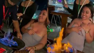 Turista sufre quemaduras en el rostro tras accidente con una bebida flameada en un bar de Cancún