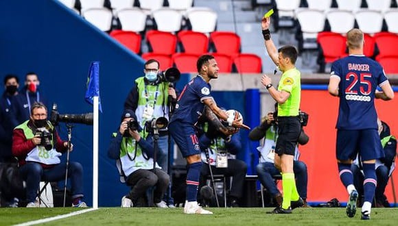 Neymar, en el juego contra Lille, obtuvo su expulsión número 11 en toda su carrera futbolística. (Foto: ESPN)