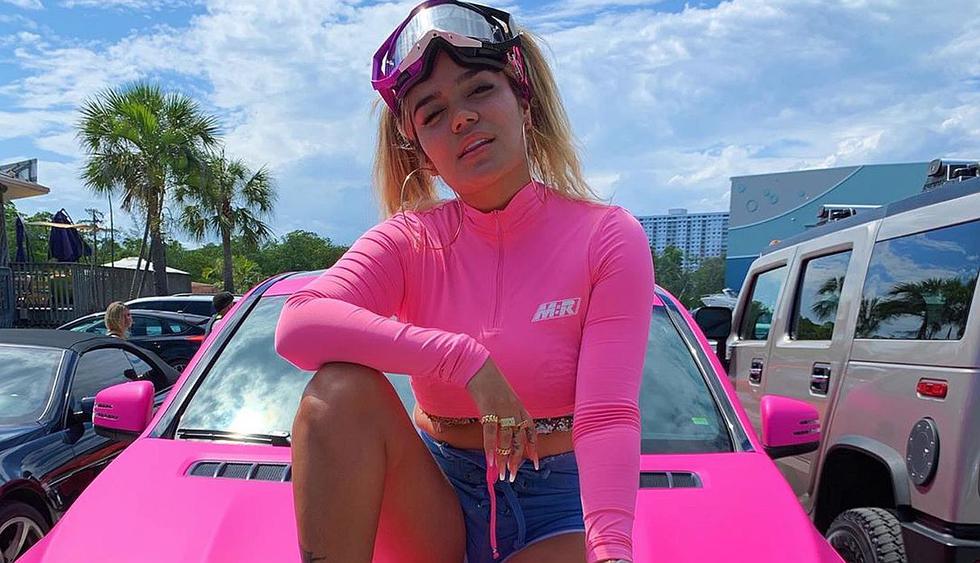 Karol G y su peculiar atuendo que usaría en los Premios MTV MIAW. (Foto: @karolg)