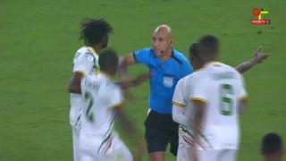 ¡Un final candente! Hamari Traoré se fue a los empujones con árbitro tras la eliminación de Malí