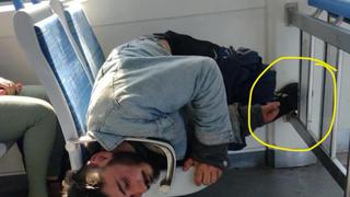 Paralizó todo: joven es viral tras atorarse dormido en asiento y su reacción fue muy peculiar [VIDEO]