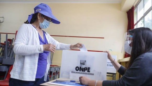 Los ciudadanos que no emitan su voto o no cumplan con su rol de miembros de mesa serán sancionados con una multa (Foto: Andina)