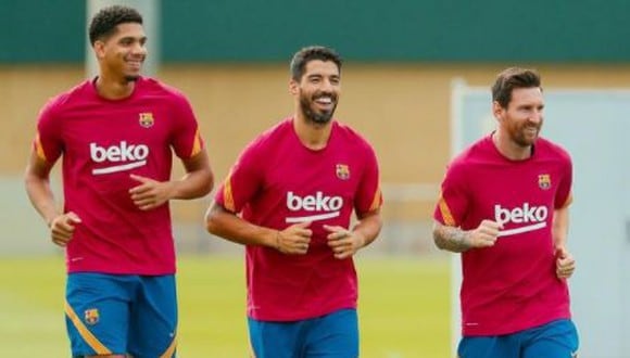 Araujo y Suárez junto a Messi durante entrenamientos del Barcelona, antes de que el 'pistolero' se convierta en flamante fichaje de los 'colchoneros'. (Foto: Instagram @ronaldaraujo02)