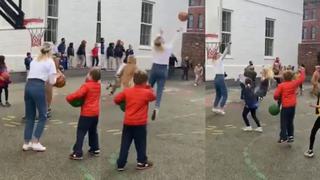 Niños durante el recreo en un patio escolar estallan de euforia al ver una canasta de fantasía de su maestra