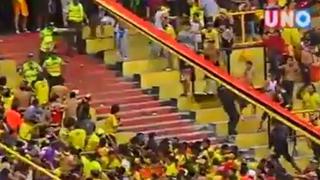 Pelea con cuchillos entre barras del Barcelona SC y Macará dejó 40 heridos [VIDEO]