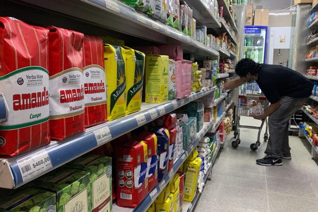 Los supermercados también son visitados por el público. (Foto AFP)