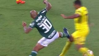 Patada voladora: la criminal entrada de Felipe Melo en el Boca-Palmeiras [VIDEO]