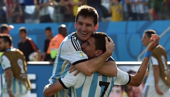 El relato de un periodista que llegó a ver a Messi en el momento de la explosión del gol de Di María a Suiza. (Foto: AFP)