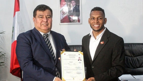 Alberto Quintero recibió la nacionalidad peruana. (@Fernando_MunozG)