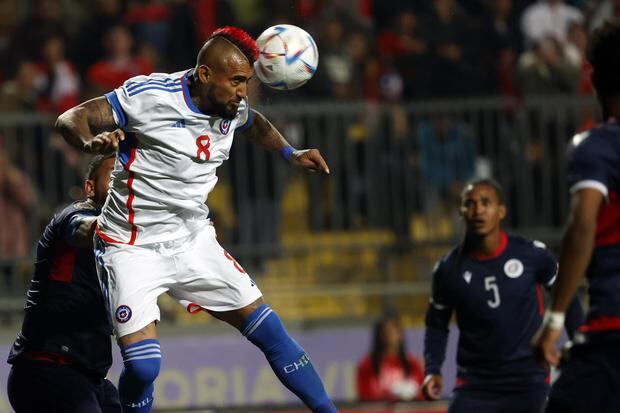 Si bien Chile venció cómodamente a República Dominicana, las críticas a la 'Roja' están por la falta de rivales de alto nivel, a puertas de las Eliminatorias. (Foto: EFE)