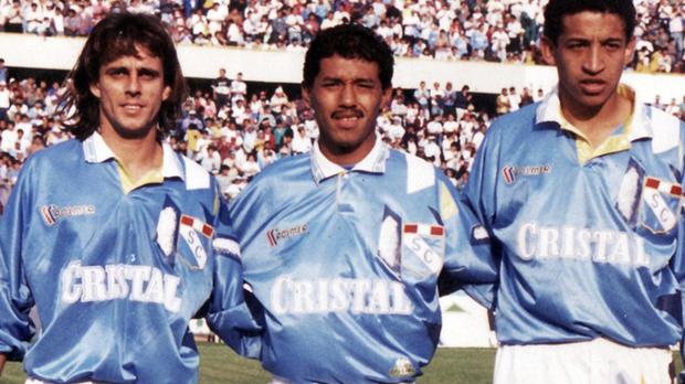 Roberto Palacios, junto a Julinho y Jorge Soto, las tres figuras de aquel Sporting Cristal de 1994, año en el que se consagran campeones nacionales, así como en 1995 y 1996. (Foto: Archivo GEC).