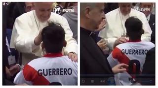 Selección Peruana: Papa Francisco firmó camiseta de Paolo Guerrero [VIDEO]