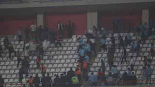 Lo de nunca acabar: hinchas de Universitario y Cristal protagonizaron pelea en tribuna [FOTOS]