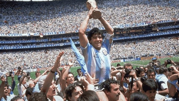 Maradona sería el segundo futbolista más caro de todos los tiempos. (AP)