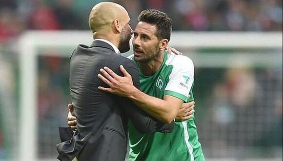 Claudio Pizarro y Pep Guardiola coincidieron en Bayern Múnich entre el 2013 y 2015. (Foto: EFE)
