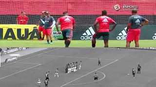 Le sale todo: así practica Guerrero sus tiros libres en entrenamientos del Flamengo [VIDEO]