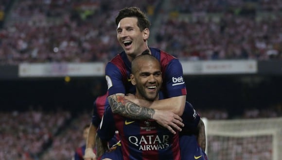 Dani Alves expresó su deseo de ver a Lionel Messi nuevamente en Barcelona. (Foto: AP)