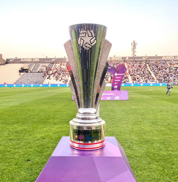 El trofeo que se llevará el equipo ganador de la Liga Femenino de Fútbol 2022. (Foto: Enfoque Femenino)