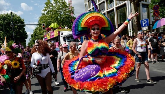 (FILES) This file photo taken on July 27, 2019 shows participants of the Christopher Street Day gay pride parade walking through the streets of Berlin. Amid the novel coronavirus / COVID-19 pandemic, the German capital's LGBT community prepares for a CSD street parade scheduled for June 27, 2020 and planned to take place under corona restrictive conditions. (AFP/JOHN MACDOUGALL).