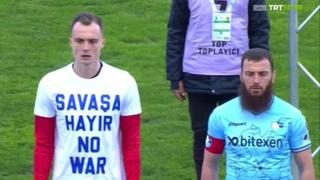 Polémica: futbolista se negó a vestir camiseta con el mensaje “No a la guerra”