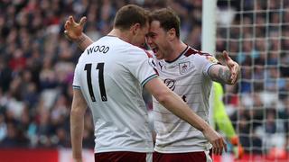 Papelón: West Ham perdió 3-0 ante Burnley e hinchas invadieron la cancha en pleno juego [FOTOS y VIDEO]