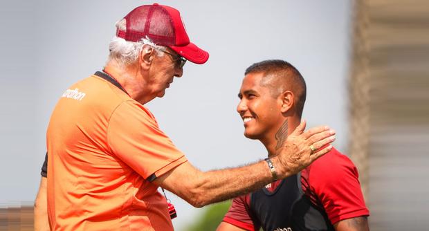 Roberto Siucho trains with the first team, but has not yet had opportunities with Fossati.  (Photo: Sports University)