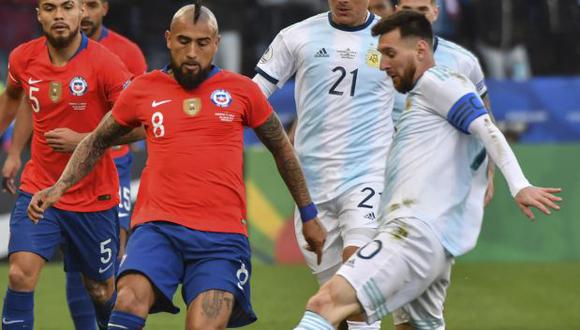 Chile y Argentina se medirán en enero por la fecha 15 de las Eliminatorias Qatar 2022. (Foto: AFP)