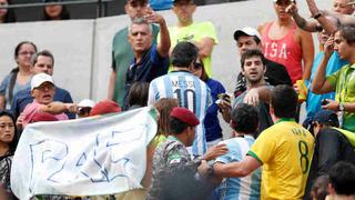 La sacaron barata: brasileños casi son 'linchados' por burlarse del empate argentino ante Islandia [VIDEO]