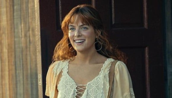Riley Keough interpreta a Margaret “Daisy” Jones en “Daisy Jones and the Six”, la miniserie de Prime Video que adapta el libro homónimo de Taylor Jenkins Reid (Foto: Amazon Studios)