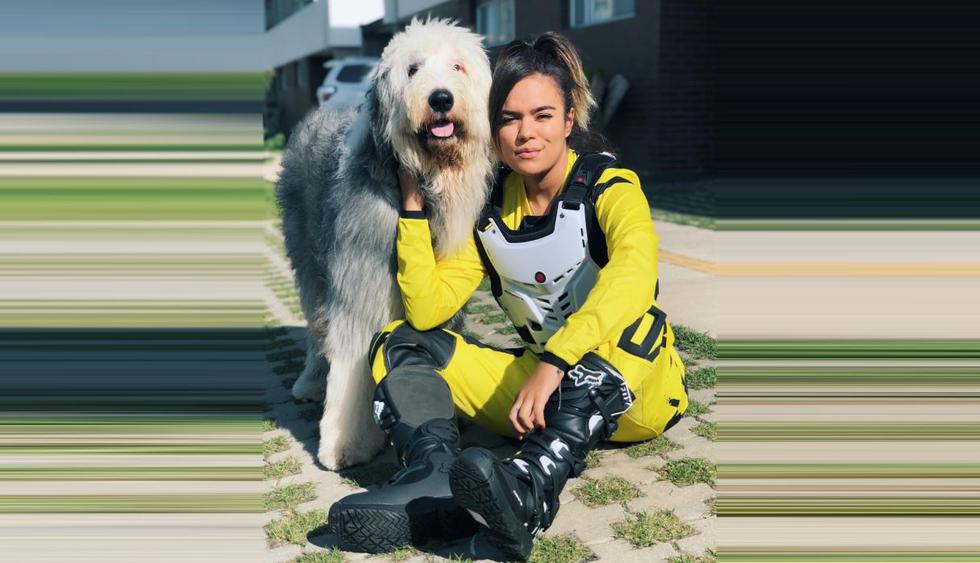 Karol G se mostró emocionada de reencontrarse con su perro Otto luego de seis meses. (Foto: @karolg)