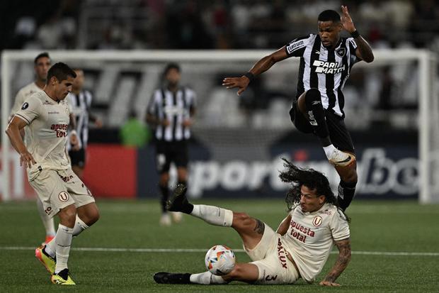 Universitario viene de caer 3-1 ante Botafogo en Brasil y necesita una victoria para recuperarse en la Copa Libertadores. | Foto: AFP
