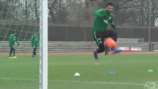 Werder Bremen ‘trollea’ a Claudio Pizarro en su definición en los entrenamientos