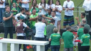 Emotivo: Sobrevivientes del Chapecoense levantaron el trofeo de la Copa Sudamericana