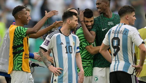 La desazón de Lionel Messi contraste con la alegría de los árabes tras el triunfo sobre Argentina.