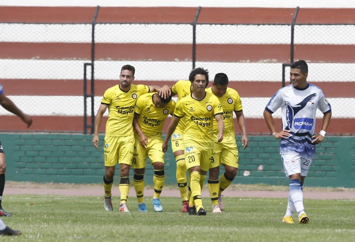 Deportivo Coopsolgoleó 4-0 a Sport Chavelines en el Miguel Grau, por la última fecha del Cuadrangular de ascenso. (Foto: Violeta Ayasta)